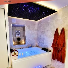 - LA SUITE DELOS - JACUZZI 2 PLACES - CENTRE VILLE A PIED - LIT QUEEN SIZE - PARKING PRIVÉE - WIFI - City Center within walking distance -, hotel u gradu 'Quimper'