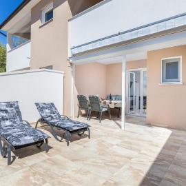 Awesome Apartment In Barbariga With Wifi