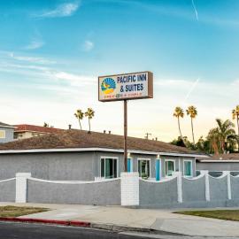 Pacific Inn and Suites, viešbutis mieste San Pedras