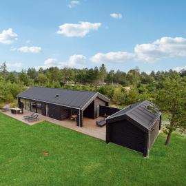 4 Bedroom Stunning Home In Strandby, hotel din Strandby