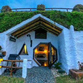 Hobbit Hotel El peñol Guatapé – hotel w mieście La Pradera
