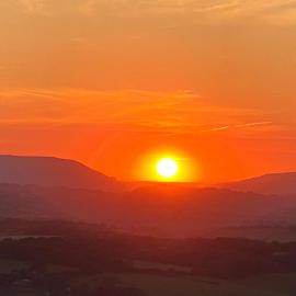 Cozy Countryside Retreat & Stargazing Heaven"" with Wood-Fired Hot Tub": Chepstow şehrinde bir otel