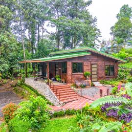 Casa Familia Rio Celeste - Pura Vidaville