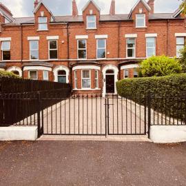 Spacious Victorian Group Retreat | Gated Parking
