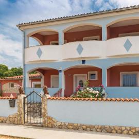 Two-Bedroom Apartment In Vodnjan, hotel in Vodnjan