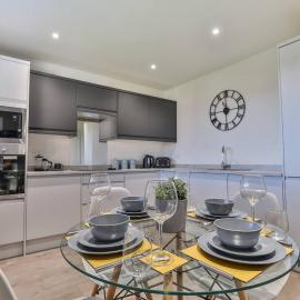 Modern, Cosy Whole house WiFi close to attractions