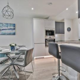 Magnificent, renovated whole house with garden
