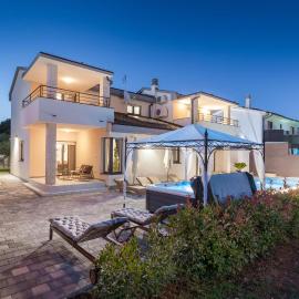 Beautiful Home In Stinjan, hotel u gradu Štinjan