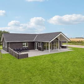 Nice Home In Spøttrup With Sauna, hotel di Spottrup