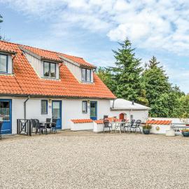 One-Bedroom Apartment In Ebeltoft, hotel Ebeltoftban