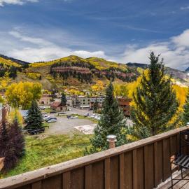 Centrally Located in Town, This 2 Bed and 2 Bath Manitou is a Must See
