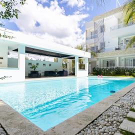 Elegant 2 Bedroom Apartment with Pool, hotel in La Laguna
