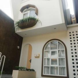 Bylina House, hotel en Batu