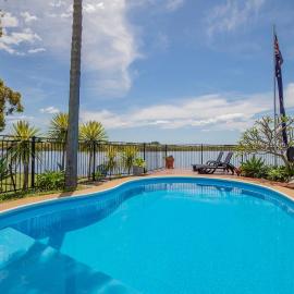 Ludford Lakefront & Beachside Retreat for Groups