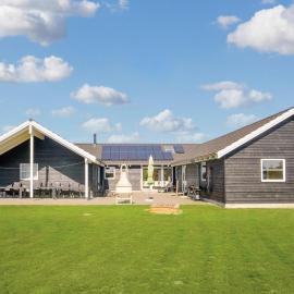 Awesome Home In Idestrup With Sauna, hotel en Marielyst