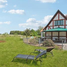 Beach Front Apartment In Nexø With Wifi