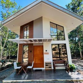 Tagaytay's Cozy Loft-type Forest House and Camp, hotel u gradu Silang