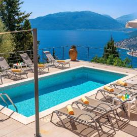 Villa Amore Sunrise by Villa Plus, hotel a Ferendináta
