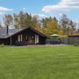 Beautiful Home In Hadsund With Kitchen، فندق في Hadsund