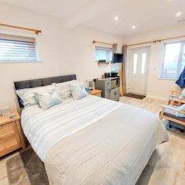 Cosy Coastal Getaway
