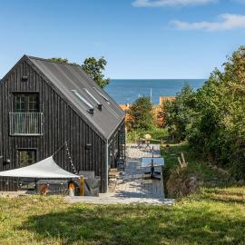 Awesome Home In Svaneke With Kitchen, hotel in Svaneke