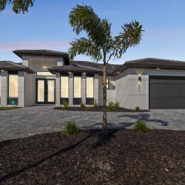 New-Build Villa - Heated Pool & Spa - Sleeps 9, hotel i Cape Coral