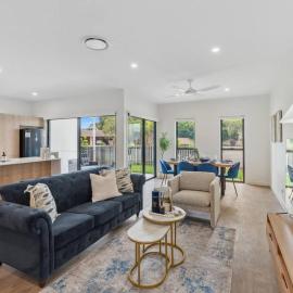 Brand New Modern 4BR House with Parking Yard Mall and Park, hotel u gradu 'Capalaba'