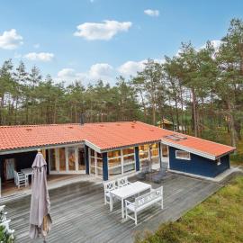 Stunning Home In Nexø With Kitchen, hotel em Vester Sømarken