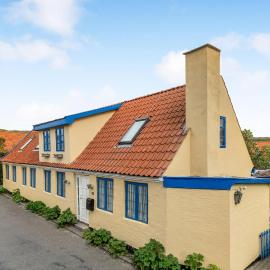3 Bedroom Nice Apartment In Allinge, hotel in Allinge