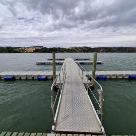 Parcela Lago Rapel: Lago Rapel'de bir otel