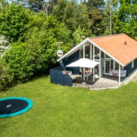 3 Bedroom Lovely Home In Store Fuglede, hotel a Store Fuglede