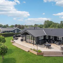 Cozy Home In Juelsminde With Wifi, hotel a Juelsminde