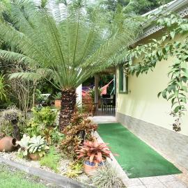 Gite d'Arles Bungalow "Ti Polo", hotel v destinaci Le Moule