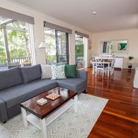 Villa Paradiso - 2 Bedroom Private Villa located within Cypress Lakes Resort, hotel di Pokolbin