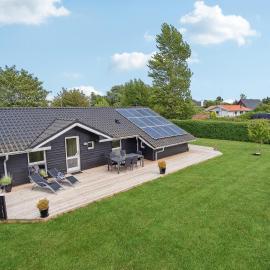Beautiful Home In Sydals With Wifi