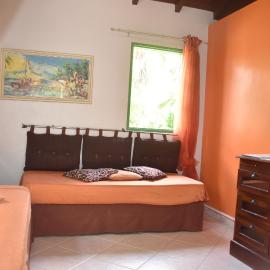 Gite d'Arles Bungalow "Orchidée", hotel v destinaci Le Moule