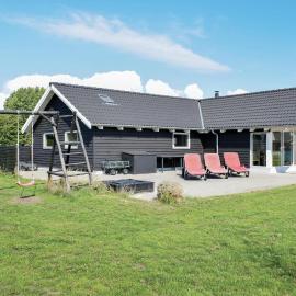 Stunning Home In Ebeltoft With Sauna