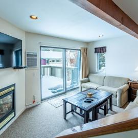 4BR Private Townhouse at Smugglers' Notch Resort condo, Hotel in Jeffersonville