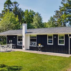 Three-Bedroom Holiday Home In Hals, hotel in Hals