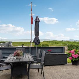 Lovely Home In Bjert With Kitchen, viešbutis mieste Binderup Strand