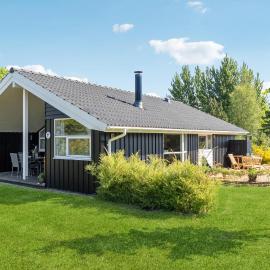 Three-Bedroom Holiday Home In Asnas، فندق في Asnæs