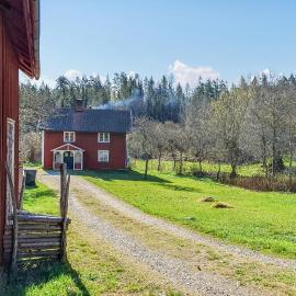 Stunning Home In Södra Vi With Kitchen, hotel i Södra Vi
