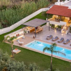 Quiet Villa Aviana,garden, heated pool,BBQ,jacuzzi
