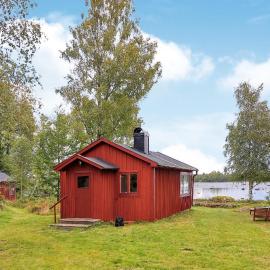 Awesome Home In Älmhult With Lake View, hotel Häradsbäck városában
