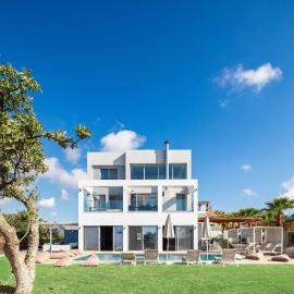 Villa O2 With Private Heated Pool، فندق في Gállos