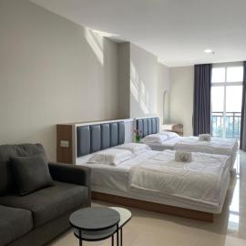 Double Queen Room Formosa Residence by Skyline, хотел в Jodoh