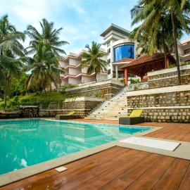 EZHIMALA AYURVEDA AND WELLNESS RESORT، فندق في Payyannūr