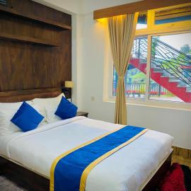 Easton Blue Hotel – hotel w mieście Ilām