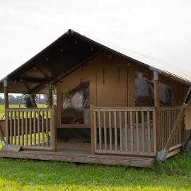 Safaritent 4 persoons camping Lindershoeve Bergeijk, hotel v destinácii Bergeijk