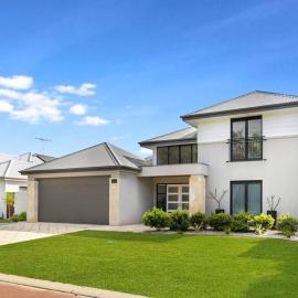 2 Story luxury beach house, хотел в Geographe